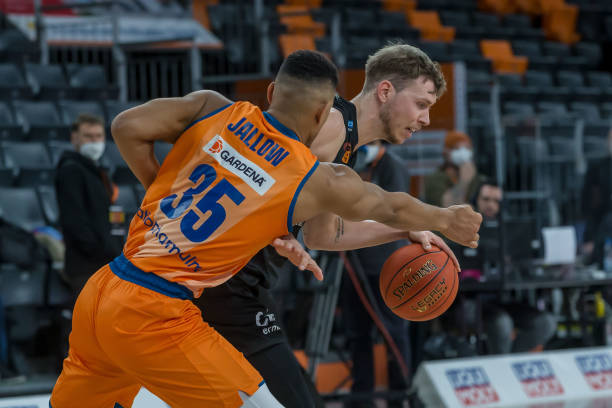 速反击和边 速反击和边